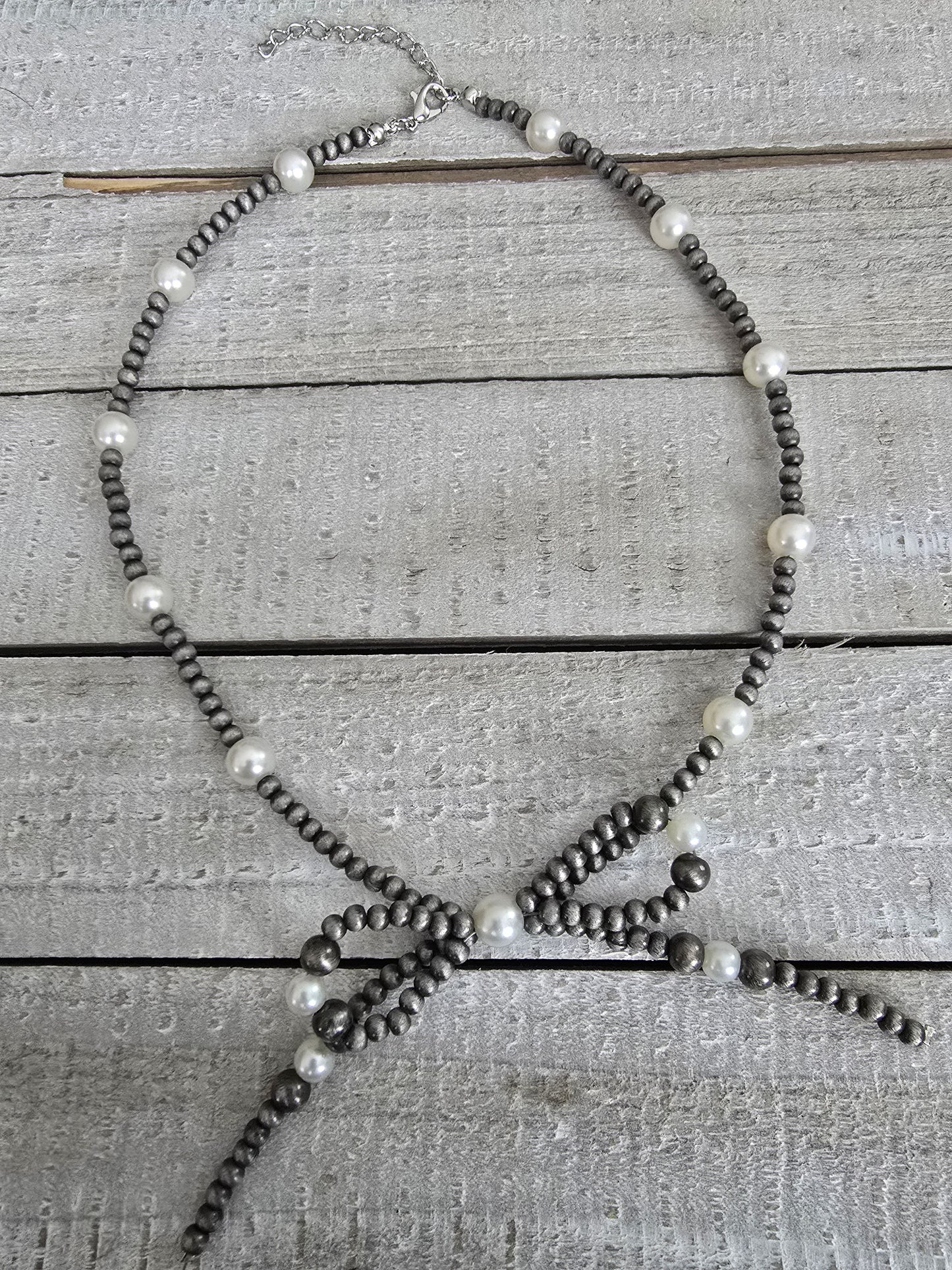 Faux Pearls Bow Necklace