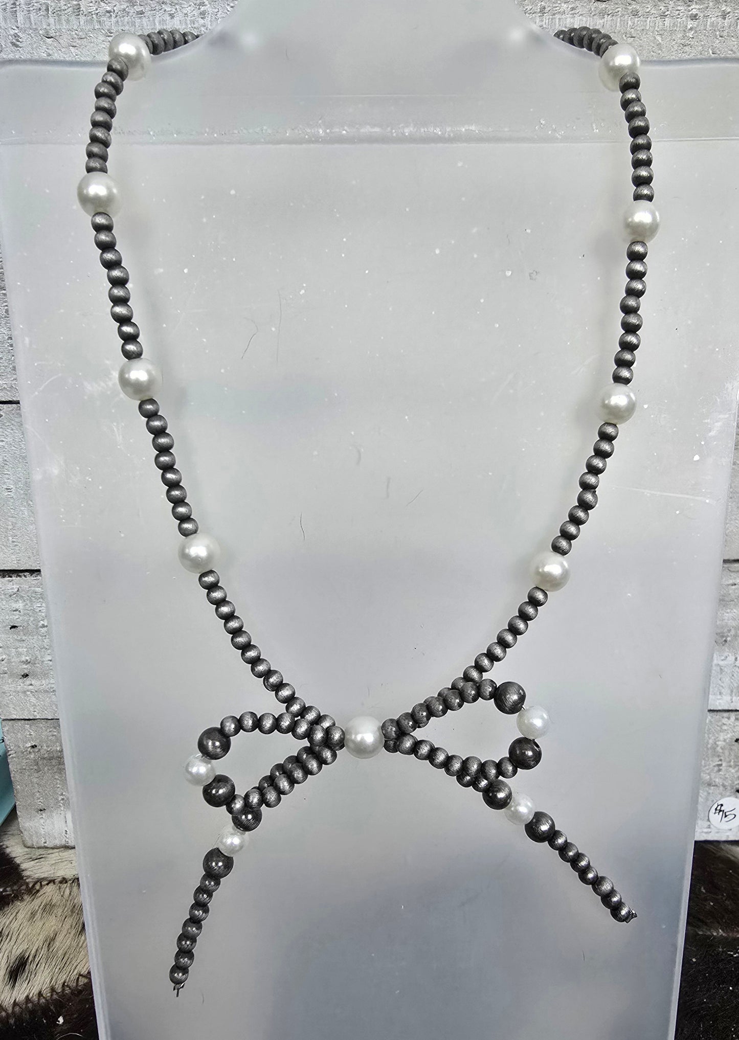 Faux Pearls Bow Necklace