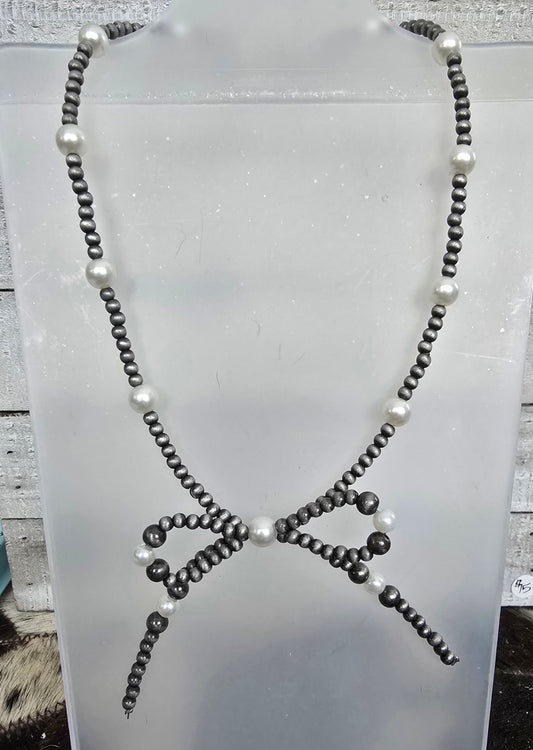 Faux Pearls Bow Necklace